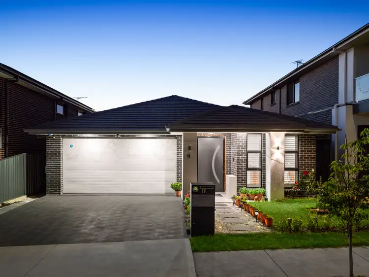 11 Burnside Circuit