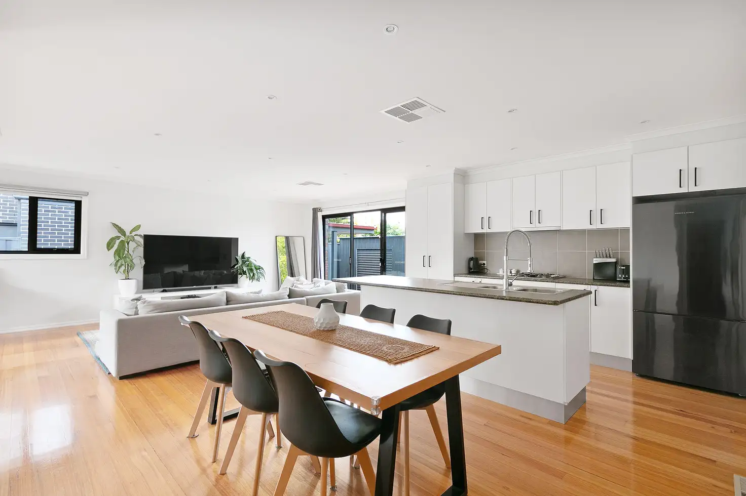 Main view of Homely unit listing, 2/3 Drysdale Street, Reservoir VIC 3073