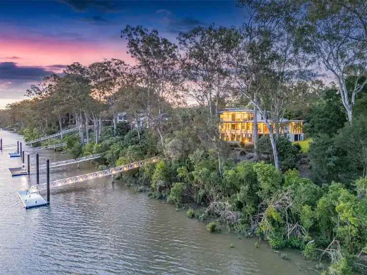 52 Kingfisher Place, Kenmore QLD 4069