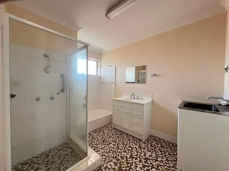 Fifth view of Homely unit listing, 4/26 Swain Street, Holland Park West QLD 4121