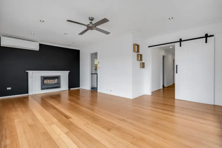 Second view of Homely house listing, 7 Aris Court, Craigieburn VIC 3064