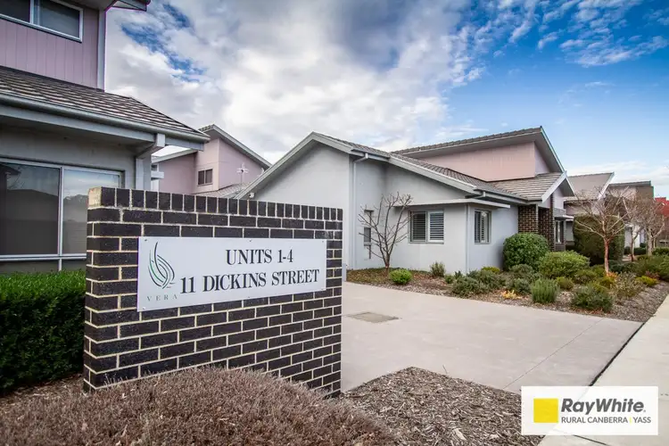 11 Dickins Street