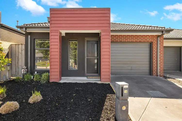 16 Caversham Drive, Pakenham VIC 3810