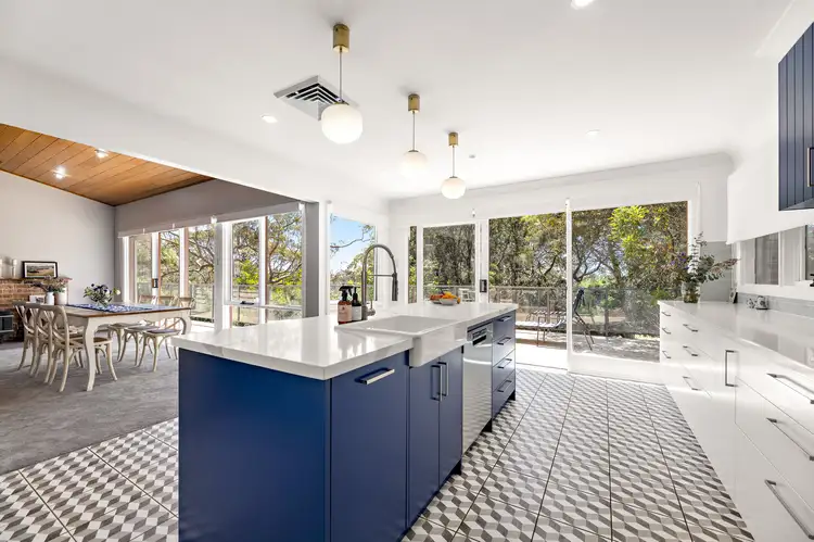 6 Waverly Place, Illawong NSW 2234