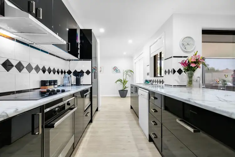 Fifth view of Homely house listing, 5 Ramsay Court, Red Cliffs VIC 3496