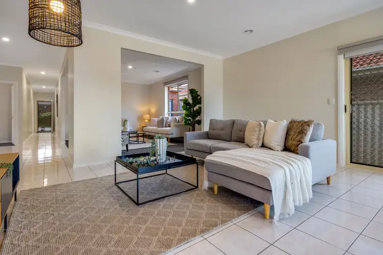 42 Woodlea Crescent, Craigieburn VIC 3064