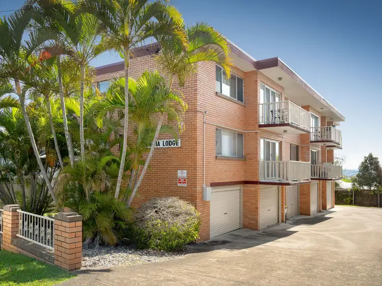 15 Bundah Street