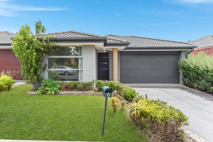 6 Cob Terrace, Clyde North VIC 3978