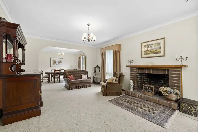Second view of Homely house listing, 1 Oakdene Court, Mount Waverley VIC 3149
