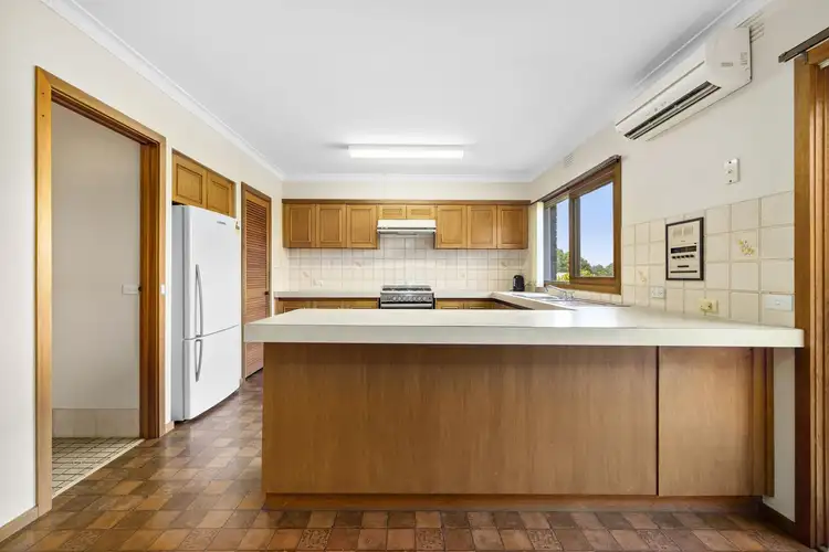 Fourth view of Homely house listing, 1 Oakdene Court, Mount Waverley VIC 3149