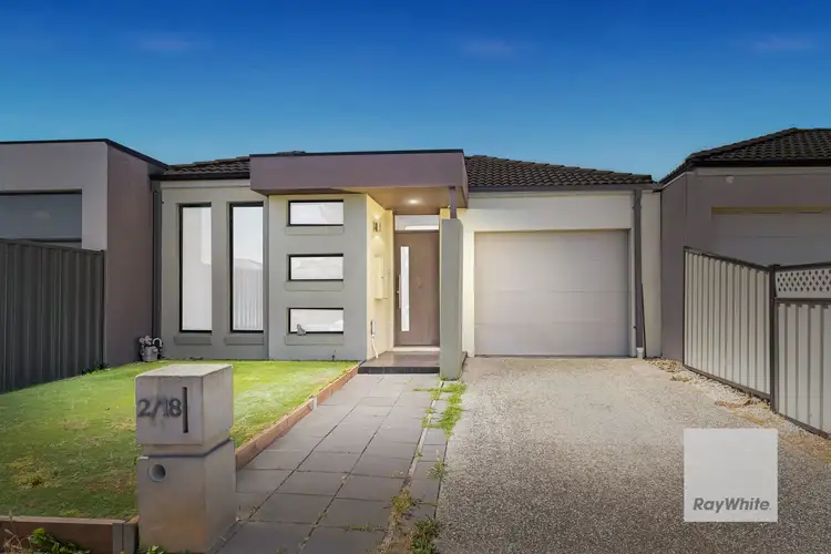 2/18 Jade Way, Hillside VIC 3037