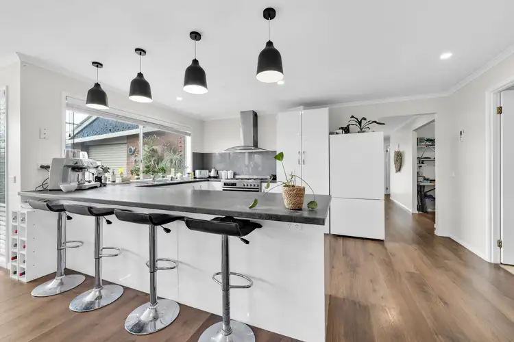 Sixth view of Homely house listing, 5 Delatite Way, Skye VIC 3977