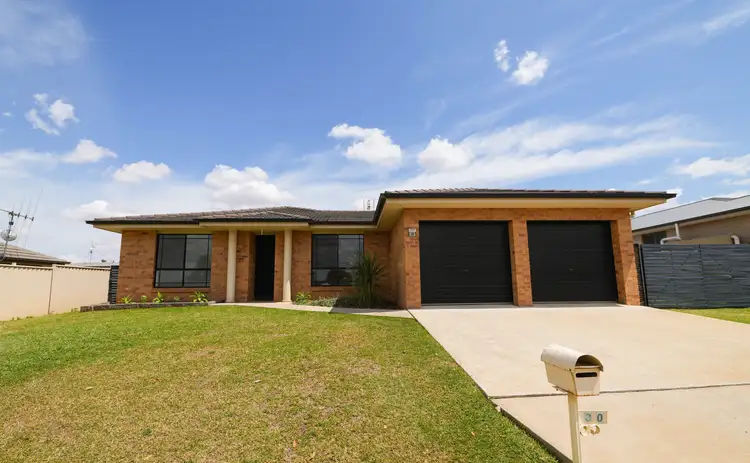 30 Blaxland Street, Parkes NSW 2870