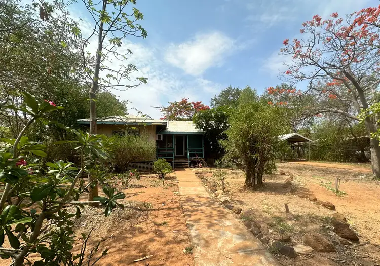 8 Anderson Street