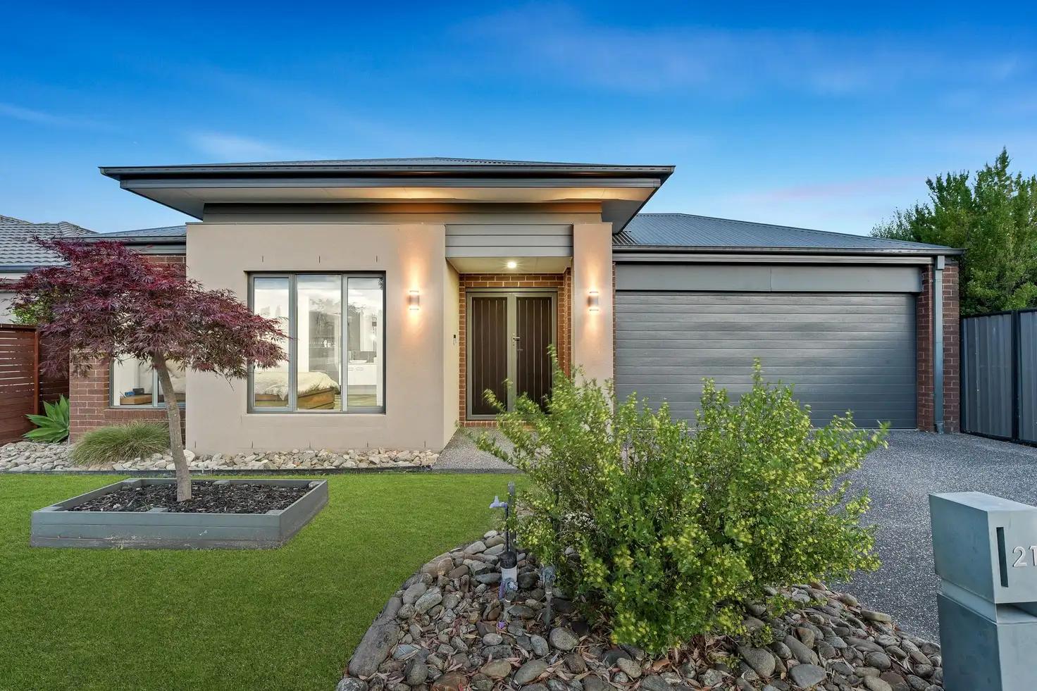 Main view of Homely house listing, 21 Featherbrook Circuit, Cranbourne North VIC 3977