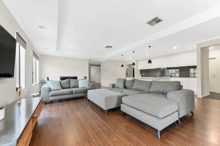 Sixth view of Homely house listing, 21 Featherbrook Circuit, Cranbourne North VIC 3977