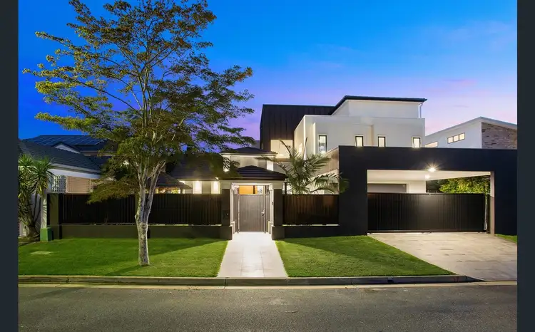 17 Donegal Crescent, Bundall QLD 4217