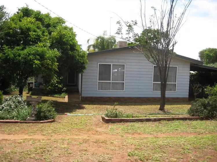 24 High St, Condobolin NSW