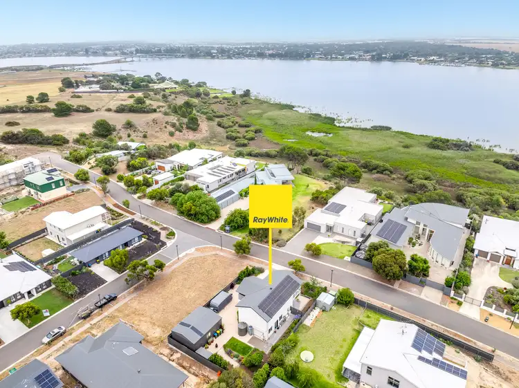 9 Fraser Drive, Hindmarsh Island SA 5214