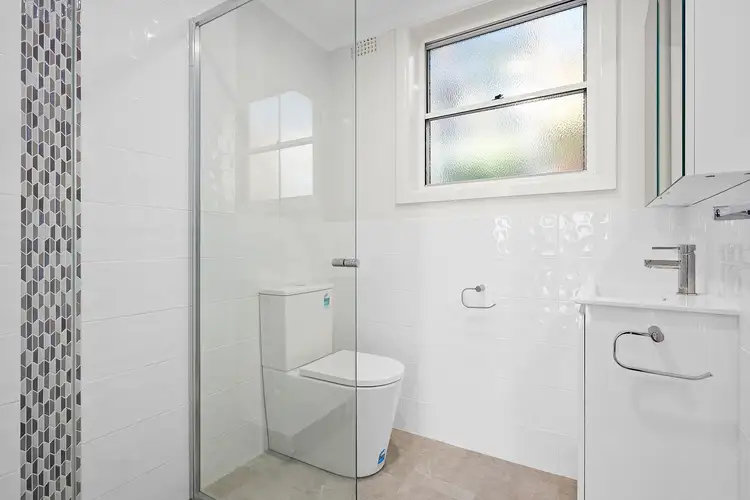 Fifth view of Homely unit listing, 1/33 Reddall Parade, Lake Illawarra NSW 2528