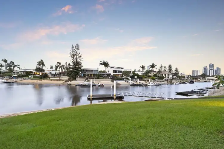 19 Andrea Avenue, Broadbeach Waters QLD 4218
