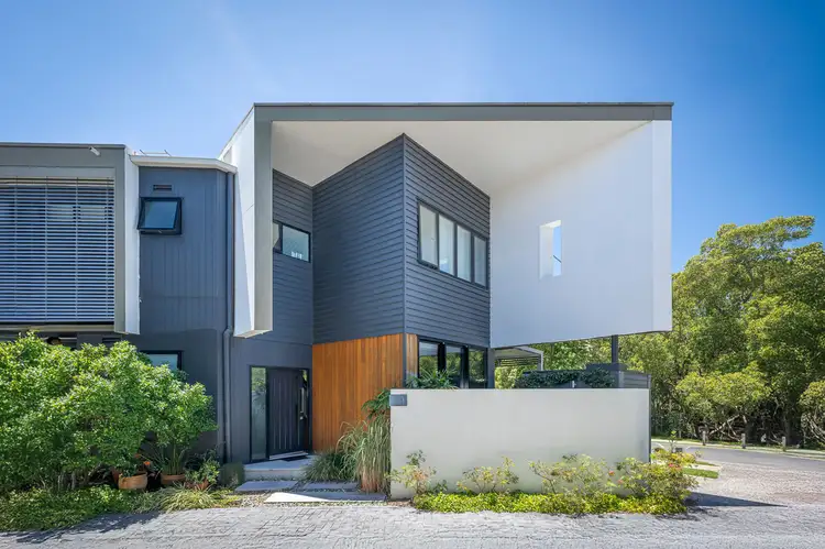 3/33 Parkside Circuit, Hamilton QLD 4007