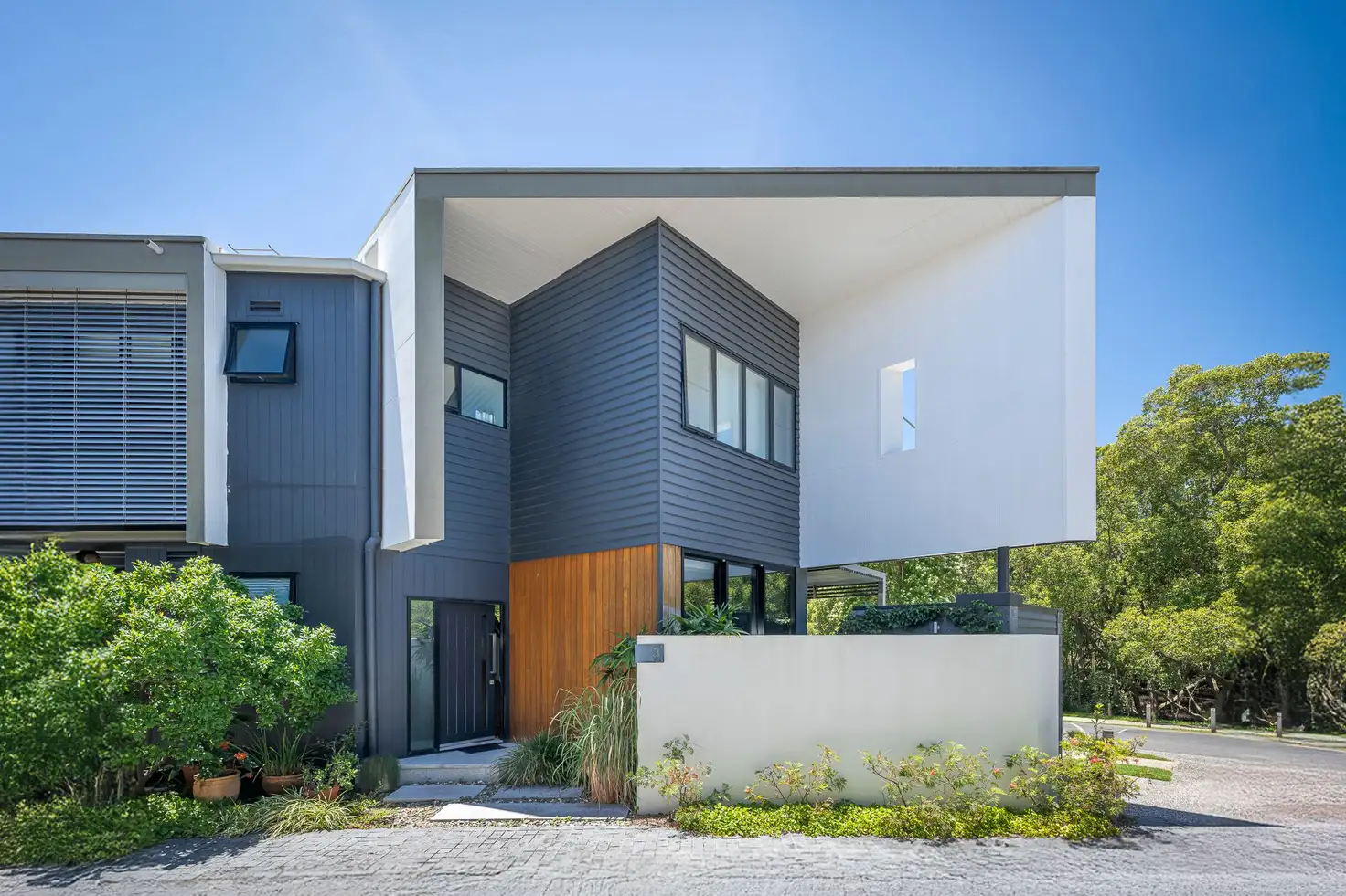 Main view of Homely townhouse listing, 3/33 Parkside Circuit, Hamilton QLD 4007