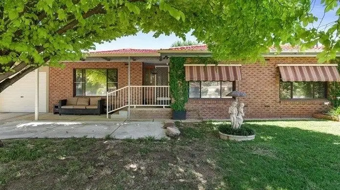 6 Swan Street