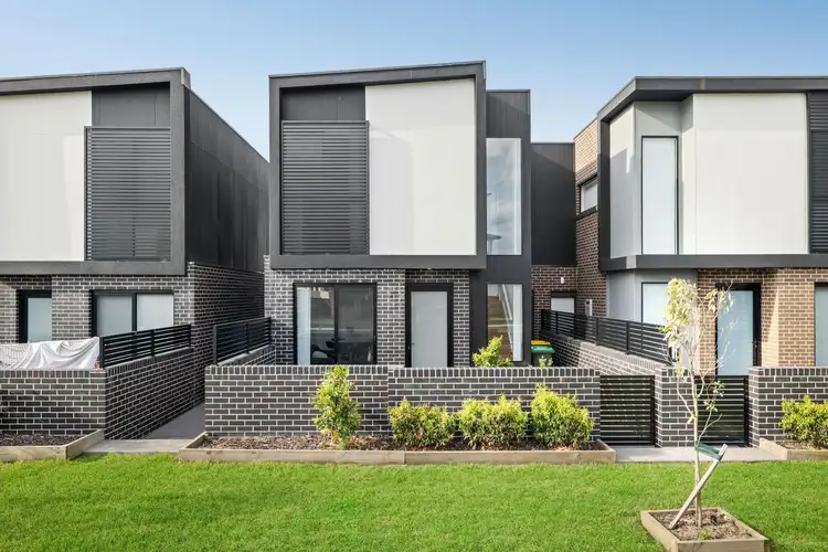 9/30 Isabella Crescent, Glenfield NSW 2167