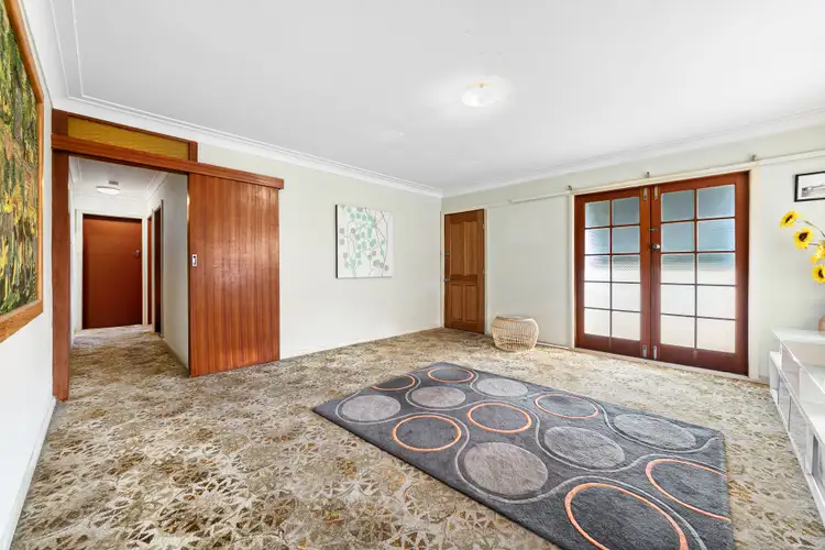 Second view of Homely house listing, 10 Noela Place, Budgewoi NSW 2262