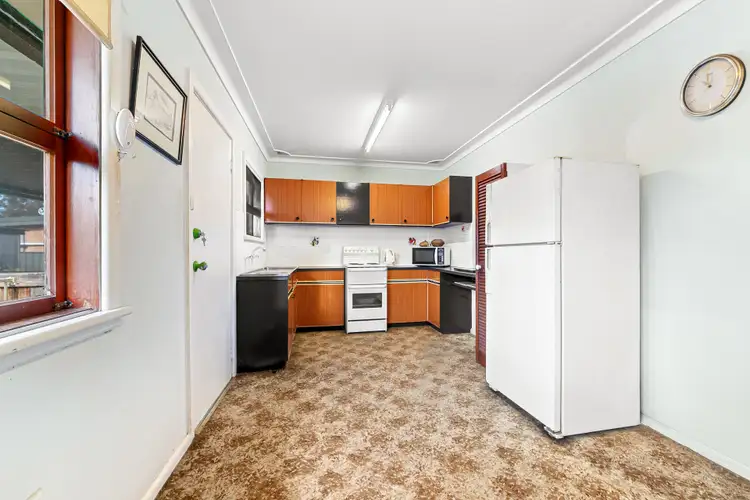 Third view of Homely house listing, 10 Noela Place, Budgewoi NSW 2262