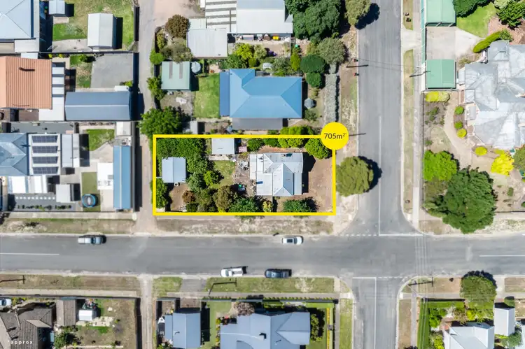 22 Carey Street, Ararat VIC 3377