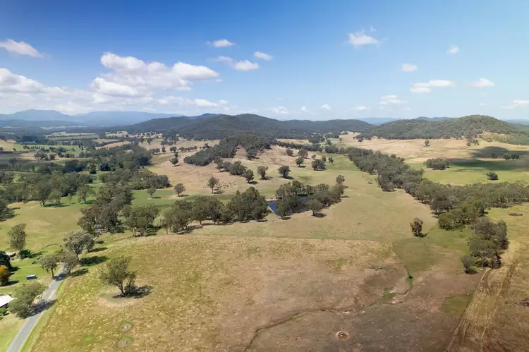 - Moyhu-Meadow Creek Road, Moyhu VIC 3732
