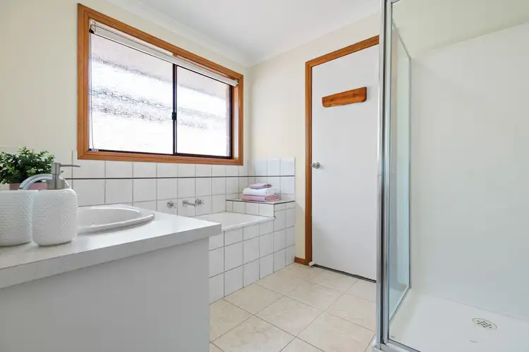 Fifth view of Homely house listing, 35 Karinya Close, Werribee VIC 3030