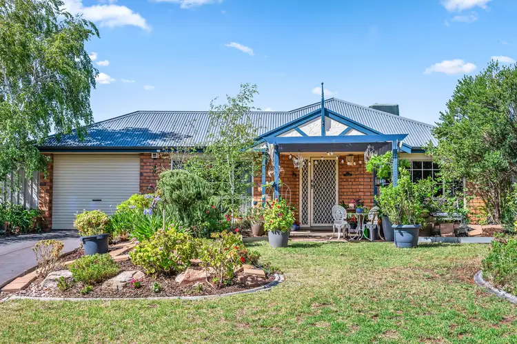 33 Magnolia Crescent, Craigmore SA 5114