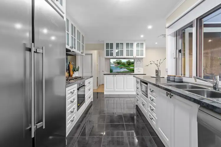Second view of Homely house listing, 10 Nith Court, Glen Waverley VIC 3150