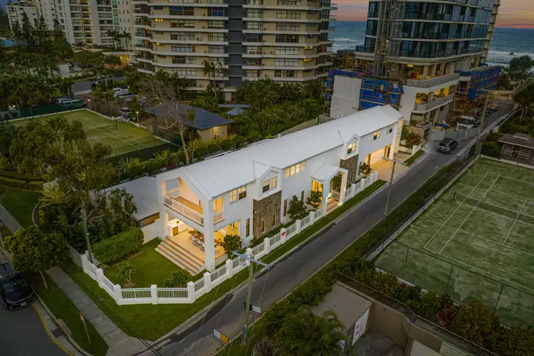 31 Pacific Street, Main Beach QLD 4217
