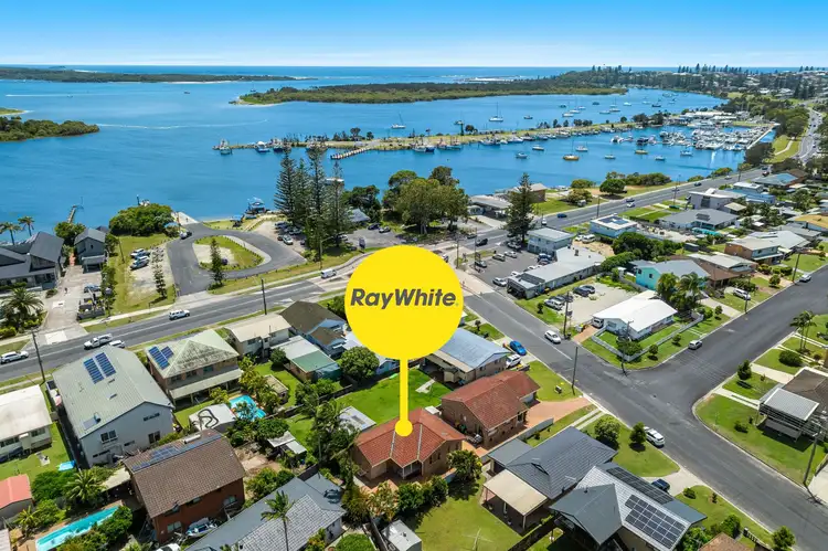 Main view of Homely unit listing, 2/3 Golding Street, Yamba NSW 2464