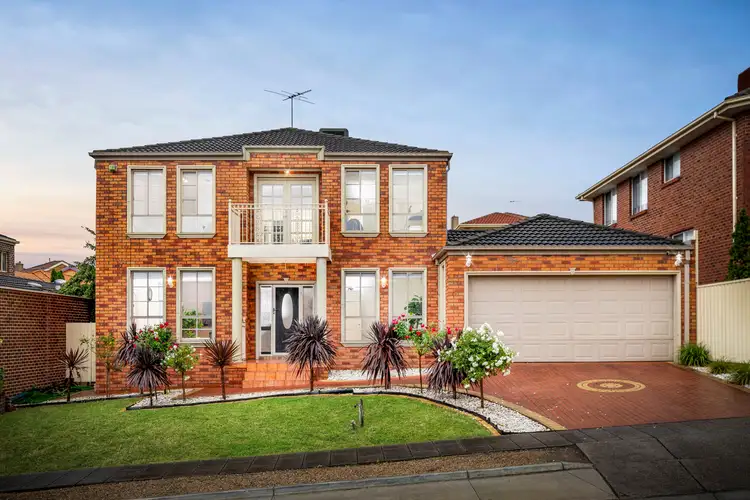 8 Hunter Avenue, Roxburgh Park VIC 3064