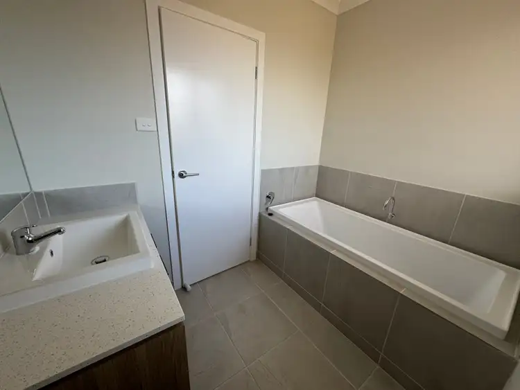 Fourth view of Homely house listing, 4 Snapdragon Court, Wallan VIC 3756