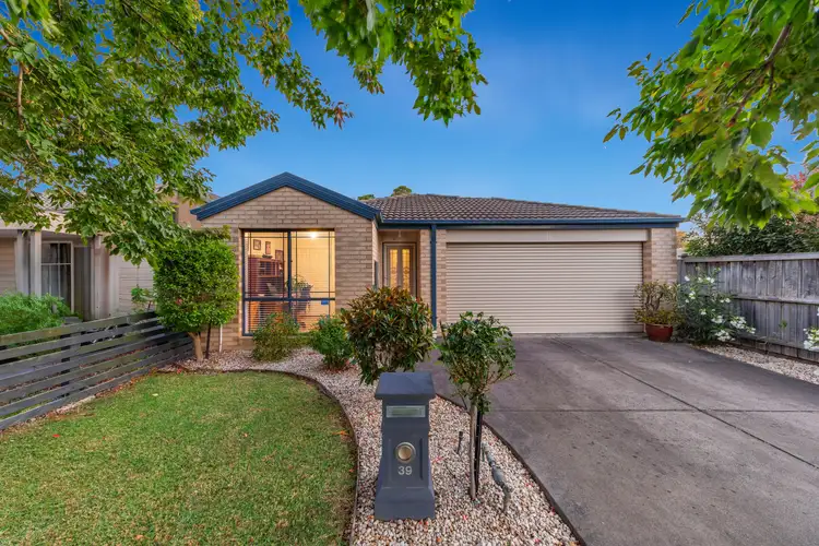 39 Tyrone Avenue, Pakenham VIC 3810