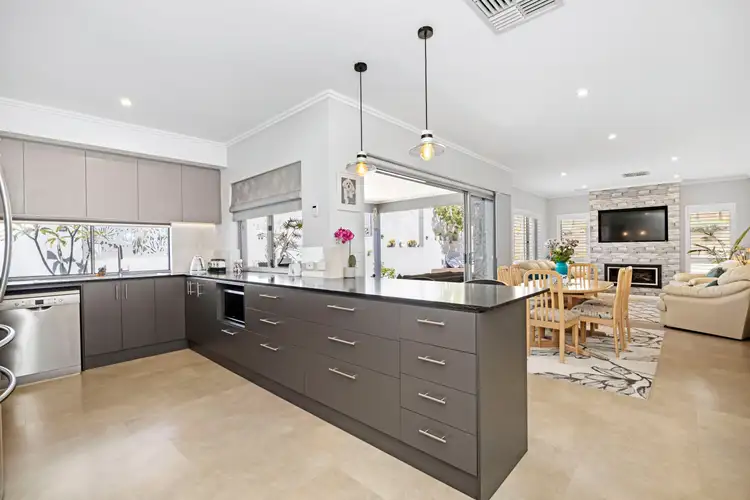 6B Arrol Street