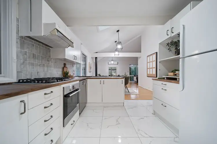Second view of Homely house listing, 122 Bandjalong Crescent, Aranda ACT 2614