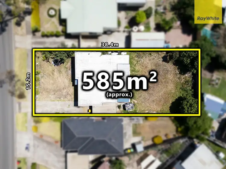 74 East Esplanade, St Albans VIC 3021