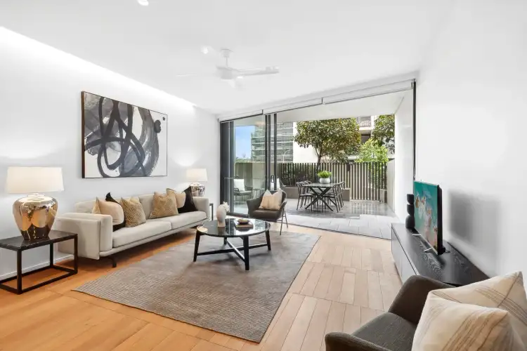 8 Yarraman Avenue