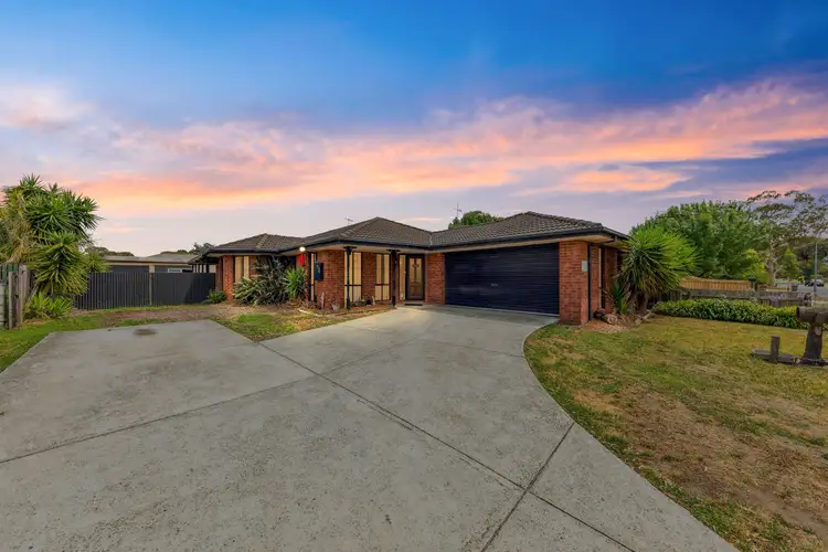 24 Bluegrass Crescent, Pakenham VIC 3810