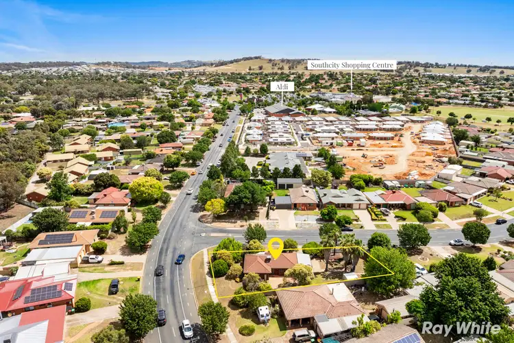 52 Pinaroo Drive, Glenfield Park NSW 2650