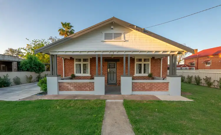 7 Barton Street, Forbes NSW 2871