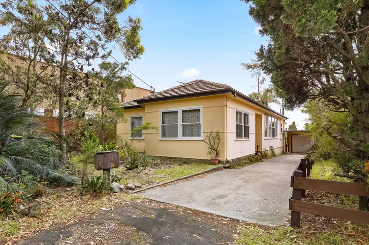31 Tea Gardens Avenue, Kirrawee NSW 2232