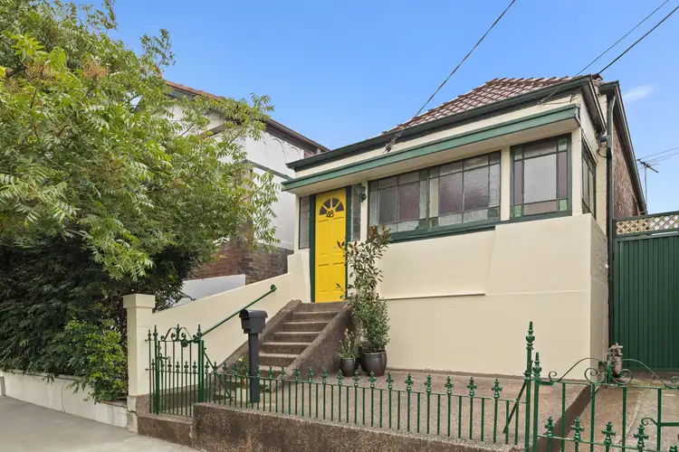 48 Macaulay Road